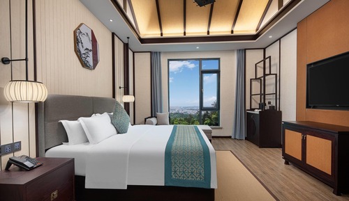 Executive Suite, 1 King Bed, Smoking
