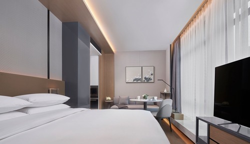 Studio, 1 King Bed, Non Smoking, City View