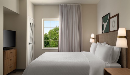 Suite, 2 Bedrooms, Roll-in Shower, Kitchen (Roll-In Shower)