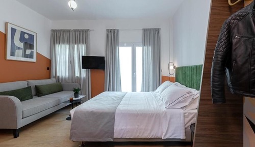 King Studio with Sofa Bed