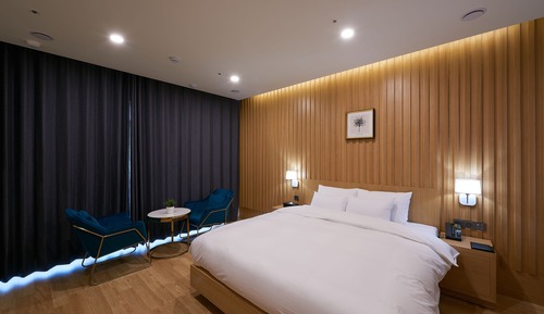 Standard Double Room (Breakfast Included)