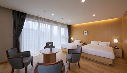 Premium Family Twin Room (Breakfast Included)