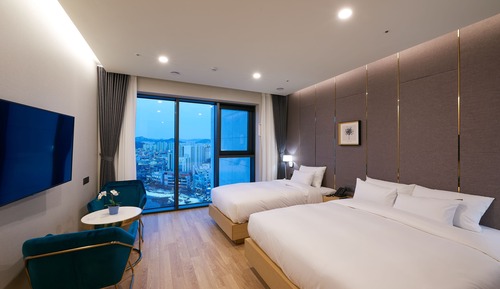 Deluxe Family Twin Room (Breakfast Included)