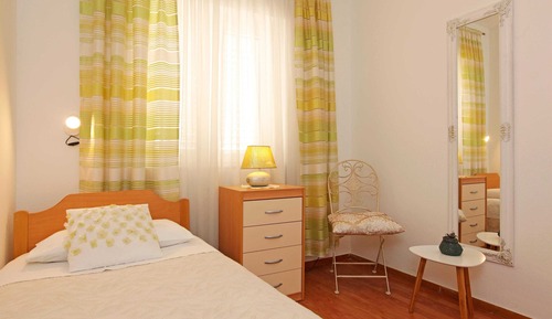 Apartment (Three Bedroom Apartment with Balcony )