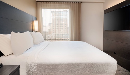 Suite, 1 King Bed with Sofa bed, Non Smoking, City View (Mobility/Hearing Access, Roll-in Shwr)