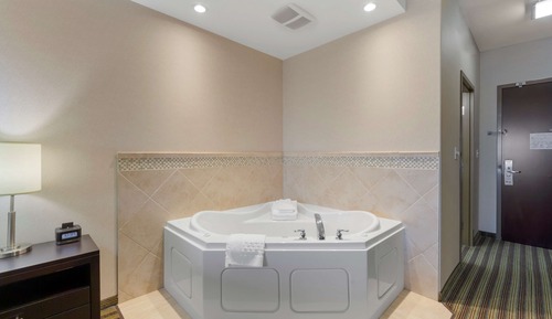 Suite, 1 King Bed, Non Smoking, Jetted Tub