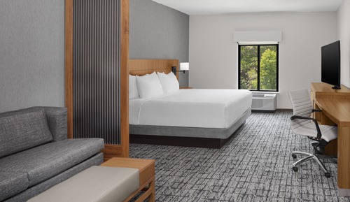 Room, 1 King Bed (Newly Renovated, High Floor)
