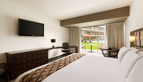 Room, 1 King Bed, Non Smoking, Pool View