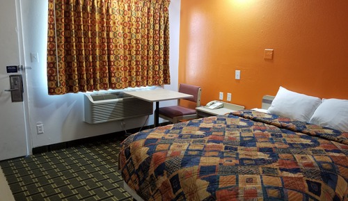 Single Room, 1 Queen Bed
