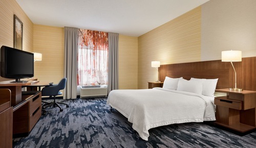 Room, 1 King Bed, Non Smoking (Mobility Accessible, Tub)