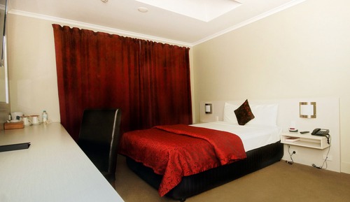 Deluxe Room, Non Smoking (Isa Deluxe Skylight)