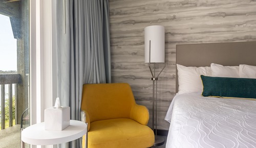Deluxe Room, 1 King Bed, River View