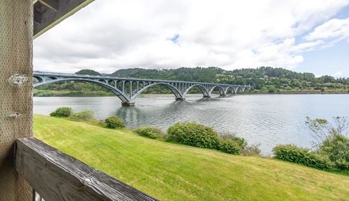 Deluxe Room, 1 King Bed, River View
