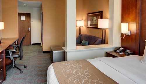 Suite, 1 King Bed, Accessible Tub, Non Smoking