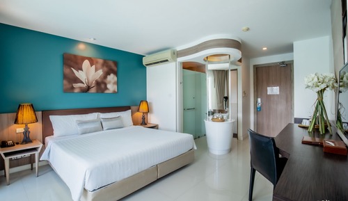 Deluxe Room, Pool Access