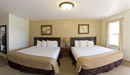 Standard room with two double beds