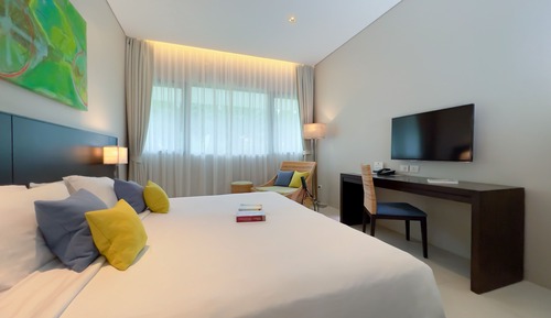 Superior Room, 1 King Bed (Pool Wing)