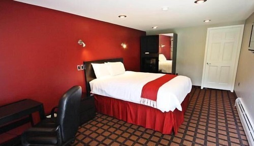 Deluxe Room, 1 Queen Bed