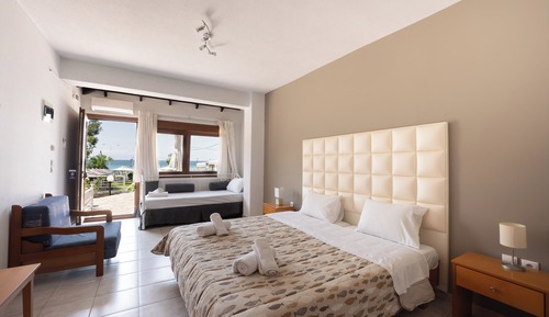 Comfort Triple Room (Villa Building)