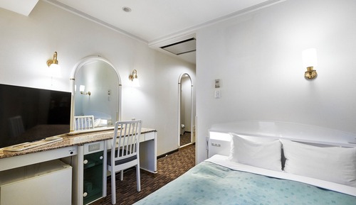 Double Room, Smoking
