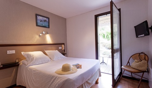 Double Room, ground floor, side laurel