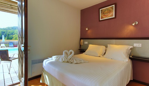 Double Room, ground floor, bath, pool side terrace (Kitchenette on request with extra fees)