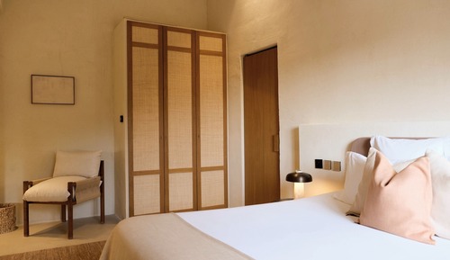 Deluxe Suite, 1 King Bed, Garden View
