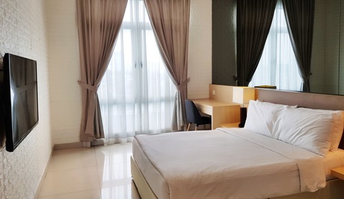 Premier 3 Bedrooms with Private Pool B (Check in at D'Esplanade Residence)