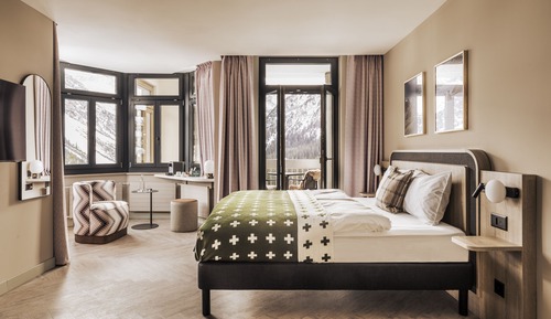 Deluxe Corner Balcony Room
