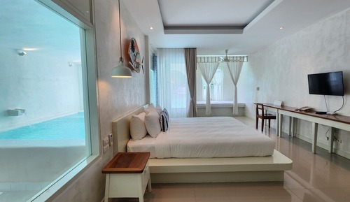 Romantic River Access  with pool