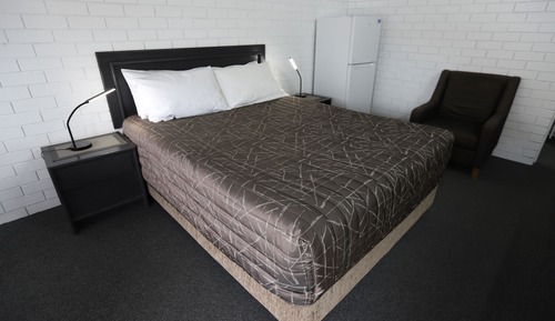 Business Room, 1 King Bed, Ensuite