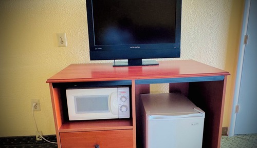 Deluxe Single Room, 1 King Bed, Non Smoking, Refrigerator & Microwave