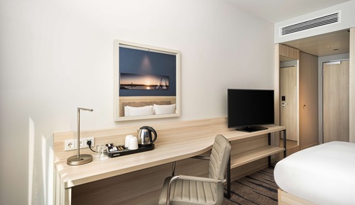 Room, 1 Queen Bed with Sofa bed, Non Smoking, Harbor View