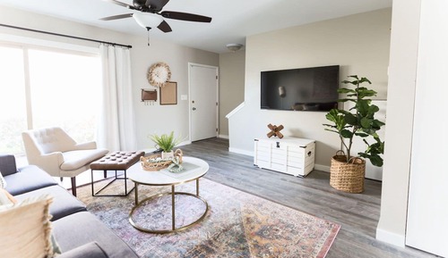 Studio (2 Bedrooms)