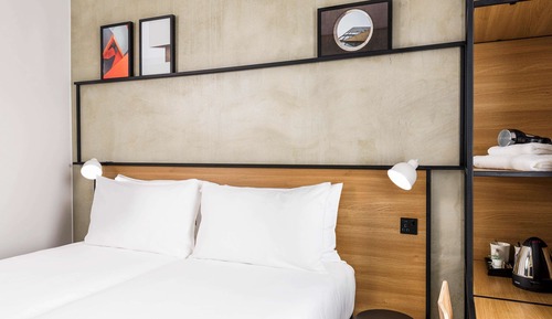 Accessible Twin Room with wet room Ensuite