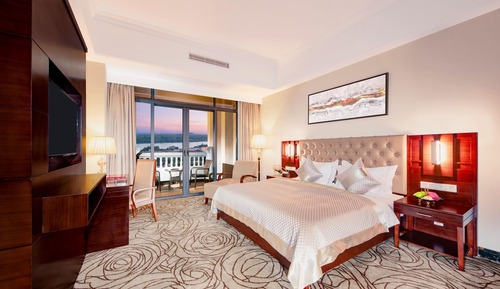 Deluxe Room, 1 King Bed, River View