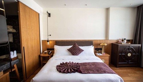 Room, 1 King Bed, Non Smoking (Shambala)
