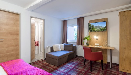 Classic Double Room, Ensuite, Mountain View