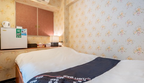 Double Room, Smoking