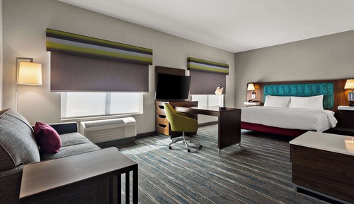 Studio, 1 King Bed, Refrigerator & Microwave (Wet bar)