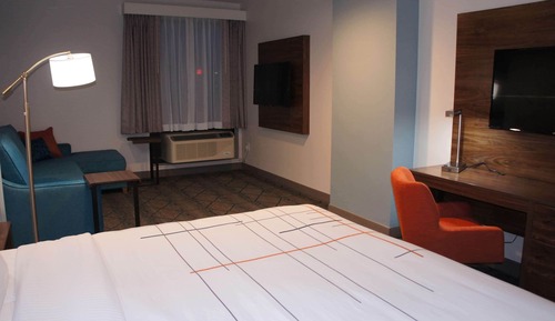 Room, 1 King Bed, Accessible, Non Smoking (Mobility, Bathtub Grab Bars)