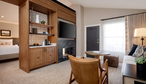Privado Studio 1 King- 700sf 65sm Patio or balcony, gas fireplace, sofa bed, oversized shower