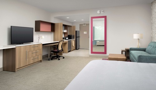 Studio, 1 Queen Bed, Accessible, Non Smoking (Roll-In Shower)