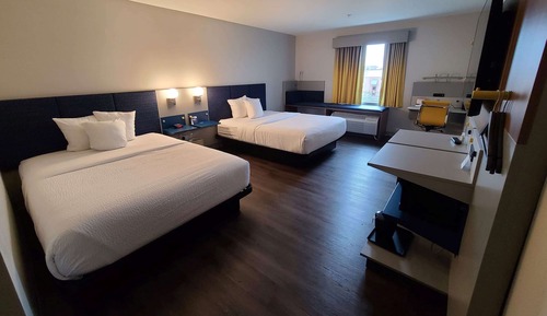 Room, 2 Queen Beds, Non Smoking, Corner