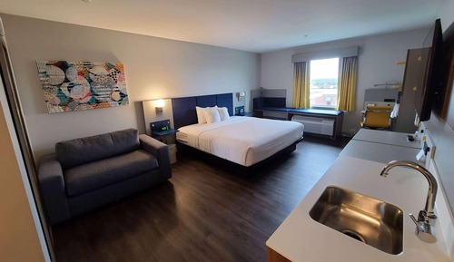 Suite, 1 King Bed, Non Smoking