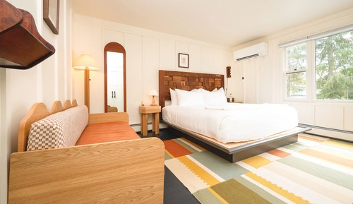 Room, 1 King Bed (Deck House)
