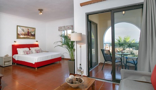 Land View Studio with Balcony