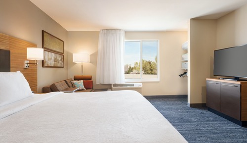 Studio, 1 King Bed with Sofa bed, Courtyard View (Mobility Accessible, Tub)
