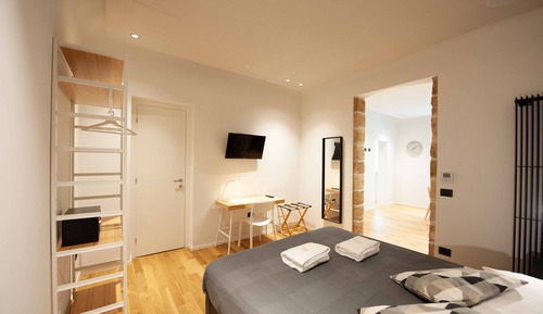 Deluxe Apartment, 1 Queen Bed, City View