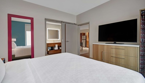 Suite, 1 King Bed (Hearing)